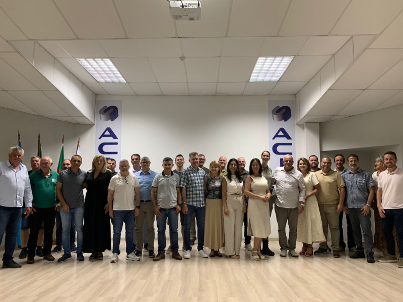 Posse da diretoria 2025/2026 no auditório da ACIC